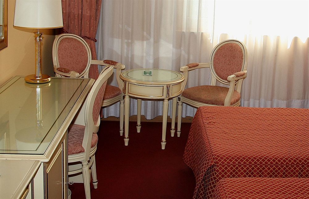 Hotel Ristorante Continental Osio Sotto Dış mekan fotoğraf